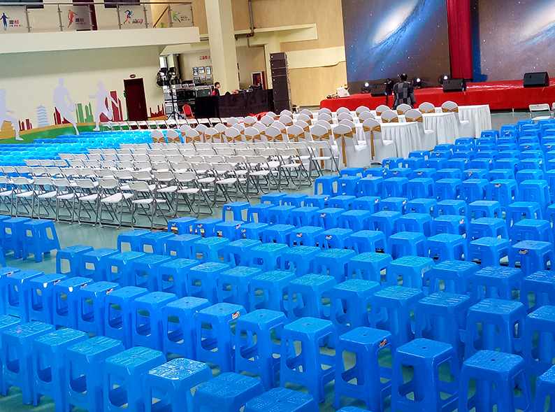 西安方凳租赁 西安塑料凳租赁 浐灞一中活动现场